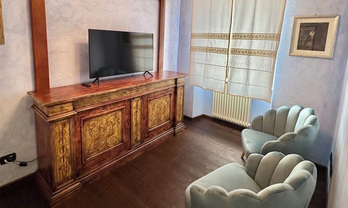 Cinecitta Wohnung | Well Connected Charming Apartment, reserved free parking and two full bathrooms