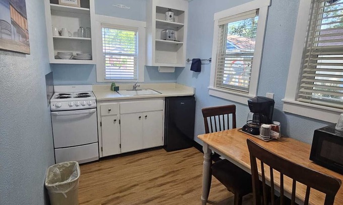 Lakeport Kabine | Cabin with 1 Bedroom and Kitchen