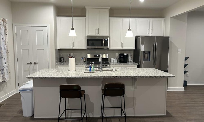 Gibsonia Haus | Newly built 3-bedroom townhome with comfort and style