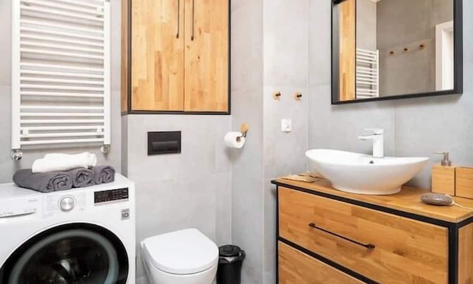 Lodz Wohnung | Wróblewskiego Apt - Balcony, Parking, Workspace - by Rentujemy