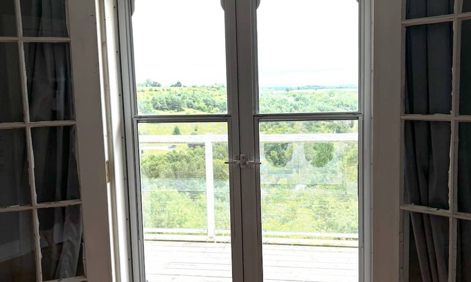 Port Hope Haus | 4600 sq. ft Beautiful Farmhouse With Spectacular Views in a Fantastic location