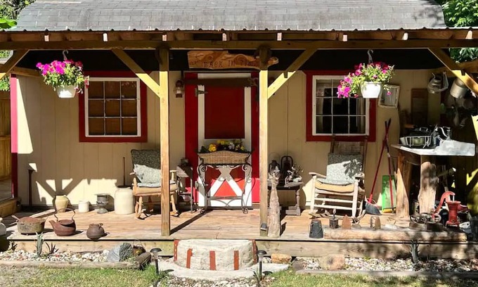 Yulee Kabine | Cozy 200 ft tiny house with WiFi, AC, located in nature and close to so much.