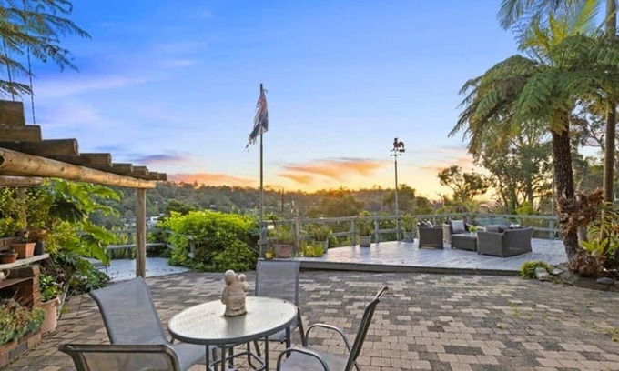Upper Ferntree Gully Haus | Hilltop Pool Sanctuary near Puffing Billy, 1000 Steps & Westfield Knox