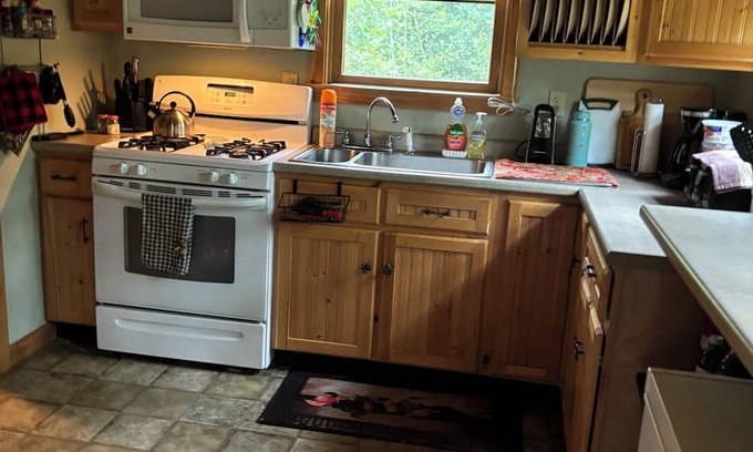 Dixfield Haus | Quiet Country Retreat Charming 3-bedroom rustic country house