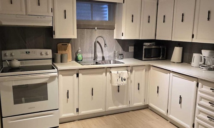 Markham Haus | Cozy Full Basement in a nice area, separate entry