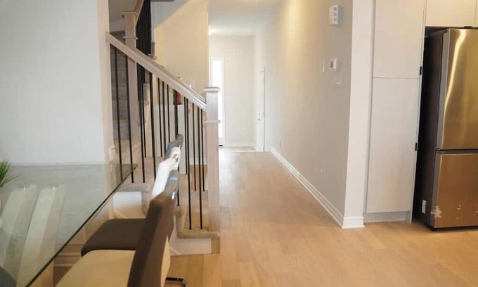 Chapel Hill South Haus | Clean, beautiful and spacious home close to gyms, malls and restaurants