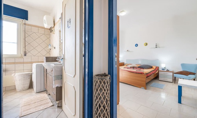 Giba Haus | Holiday Home 'La Casa Di Coccola' with Private Terrace, Wi-Fi and Air Conditioning