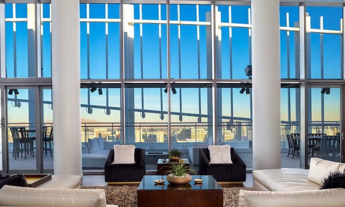 Las Vegas Eigentumswohnung | $20 Million Entire 59th Floor VEGAS Palms VILLA