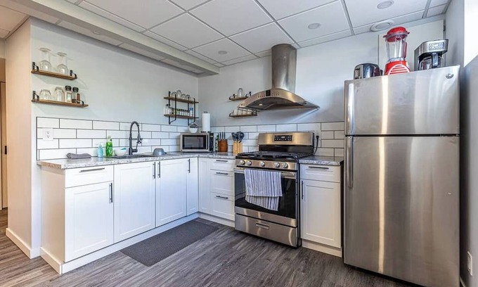 Prince George Haus | Stylish & Modern room w/WiFI