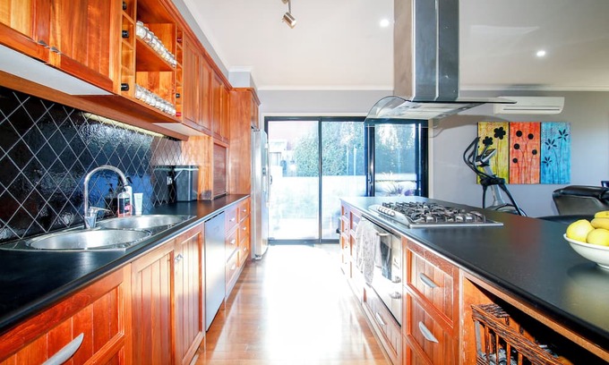 Warrnambool Haus | Welcome to 'The Wetlands' Warrnambool