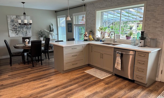 Port Alberni Haus | Executive Home in the Heart of the City