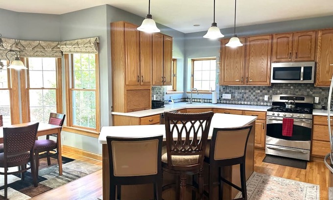 Hudson Haus | Spacious 6-bedroom house in charming Hudson