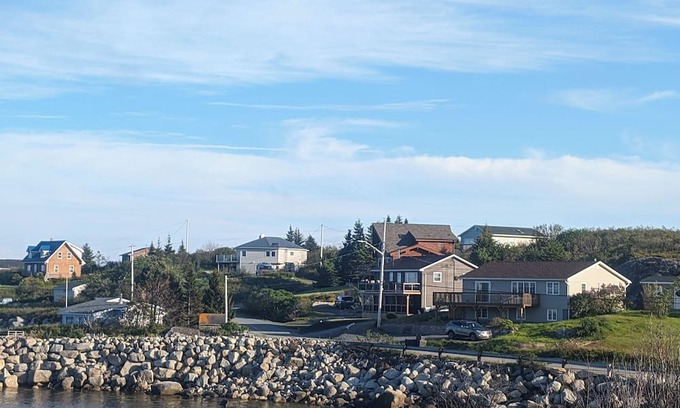 Terence Bay Wohnung | The Atlantic Abode- Cozy Beachfront walkout 1Bed with private bathroom & kitchen