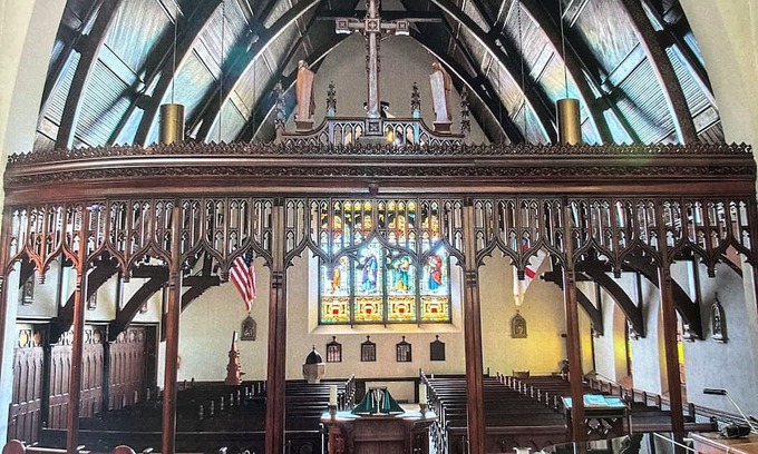 Stevens Point Sonstige | This historic downtown “castle-like” beauty has a unique style of it’s own!