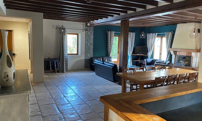 Mont-Saint-Jean Haus | Spacious house with pool and spa