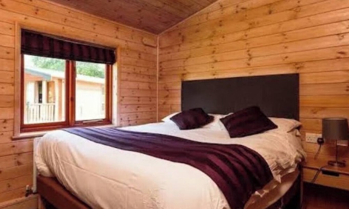 Innisfree Kabine | Deer Lodge is waiting for you! Enjoy natural beauty in an amazing backdrop.