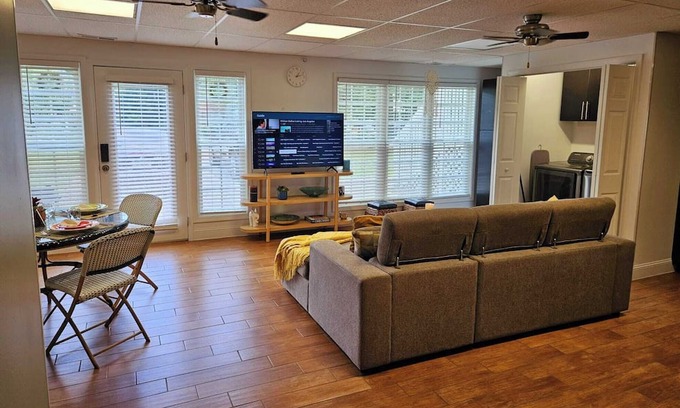 Suwanee Haus | 2 bedroom chic private loft in Suwanee