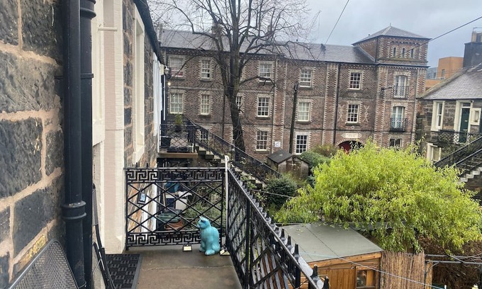 Tollcross Hütte | Charming 2-bedroom cottage in enchanting central location in Edinburgh