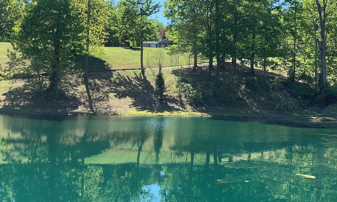 Jackson Kabine | Cozy Couples Cabin in Jackson with AC and fully stocked fish pond for your use