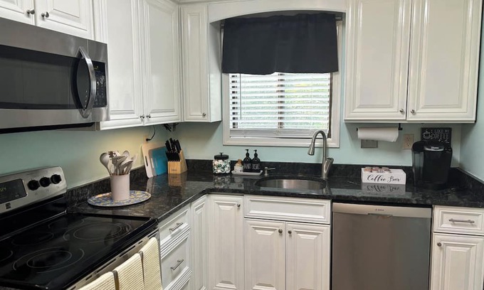Circleville Haus | 3BR;2BA home; Middletown NY Sleeps 6; AC;WiFi; Close to Amenities; Peaceful .