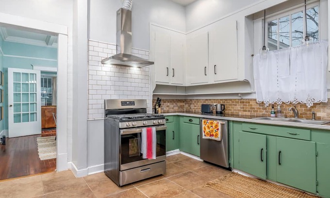 Montgomery Haus | Mil TDY Per-Diem Match! Pet-Friendly; Entire House