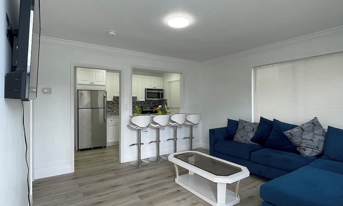 Central Oakland Park Wohnung | Paradise Found: Luxurious Getaway Awaits at Lucea by the Sea