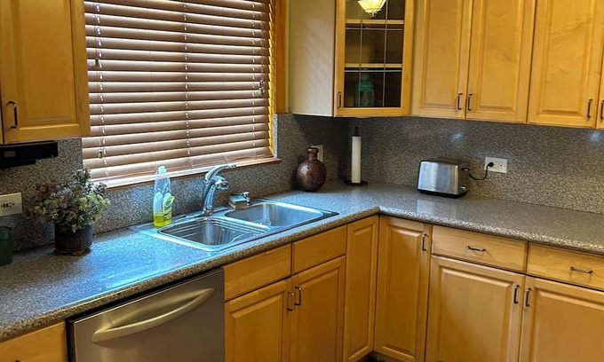 Streamwood Haus | Spacious, cozy 3 bedroom house with a perfect location