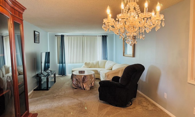Cheektowaga Wohnung | Great location 2 minutes away from Buffalo Niagara International Airport