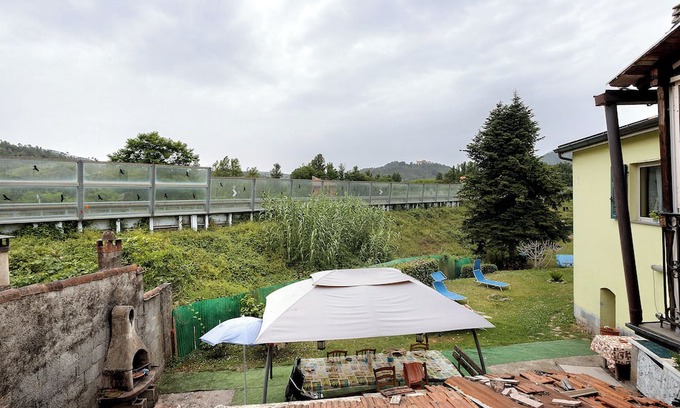 Beverino Wohnung | Apartment 'La Casa Sulla Collina' with Balcony, Wi-Fi and Air Conditioning