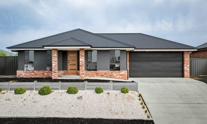 Thurgoona Haus | Albury Oasis Summary: