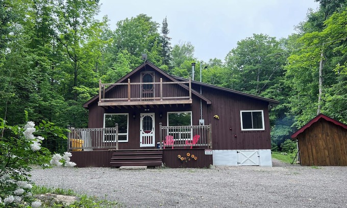 Irondale Kabine | Private Cabin, Perfect for families! Two Kayaks! Horseshoe Pits! Fire Pit!