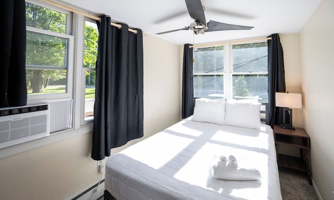 Holland Hütte | Pet-Friendly Cottage Near Beaches