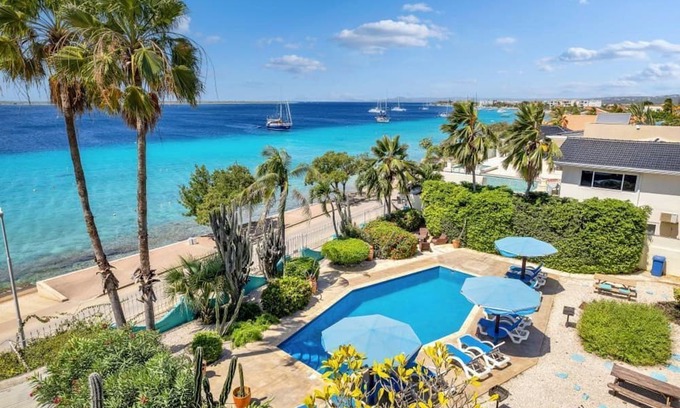 Playa Pabou Wohnung | Bonaire Oceanfront Penthouse - 1 bedroom apartment with stunning view and huge balcony.