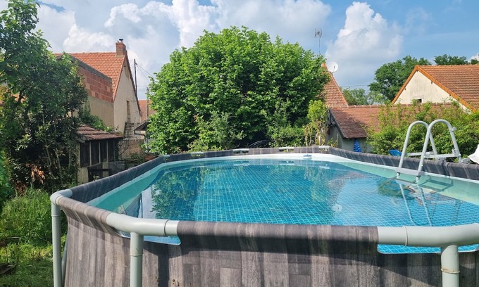 Doyet Wohnmobilvermietung | Enjoyable campground with WiFi in Doyet. Option of tent or cabin, large grounds