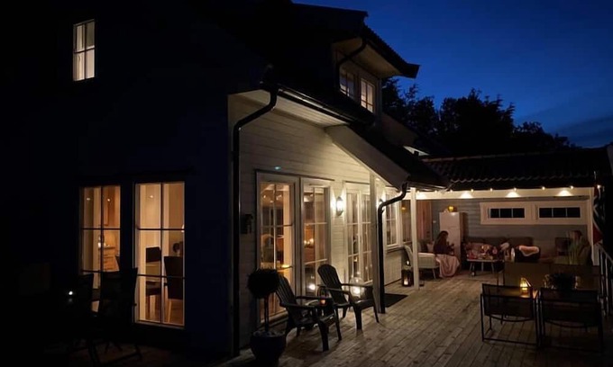 Farsund Haus | Holiday home "Lyngsvag" on Lyngsvagfjorden near Farsund -Spind, southern Norway, in an exceptionally beautiful location, Internet WLAN, 120 m² living space, sunny and sheltered holiday spot on the Farsund archipelago, chic furnishings, 3 bedrooms.