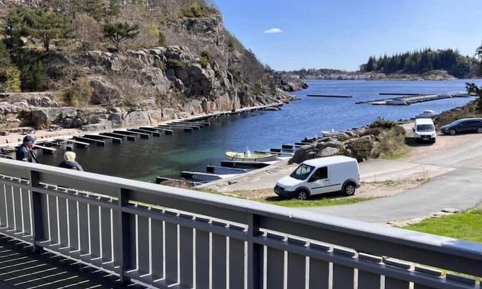 Lindesnes Haus | Holiday home Mona in Lussevika, new addition 2024, near Spangereid-Lindesnes, southern Norway, , max. 6 adults, own boat mooring, approx. 100 m² living space, 3 bedrooms, charming and tasteful furnishings, large veranda with fjord view, terrace f.