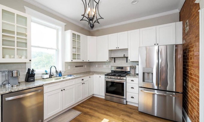 Ludlow Haus | Ludlow Lodge w/City Views – Where History Meets Modern Comfort!