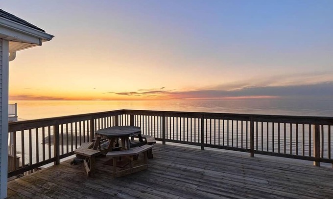 Green Creek Haus | Stunning View, Villa on the Beach