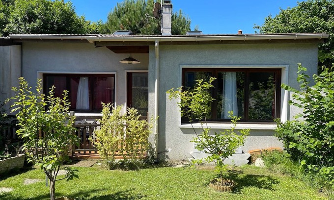 Noisy-le-Grand Haus | Homerez - House in Noisy-le-Grand