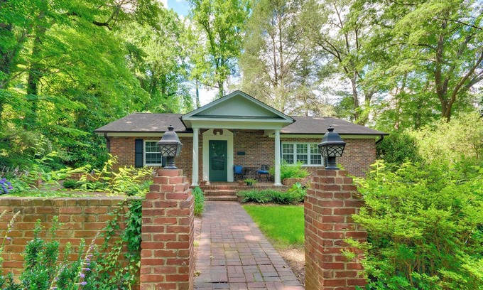 Winston - Salem Hütte | Charming Cottage - Near Wake Forest!
