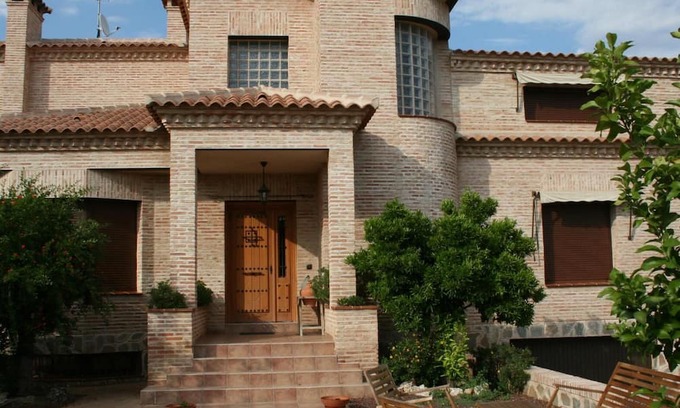 Olias del Rey Haus | Country House 'El Retiro De Toledo' with Private Pool, Wi-Fi and Air Conditioning