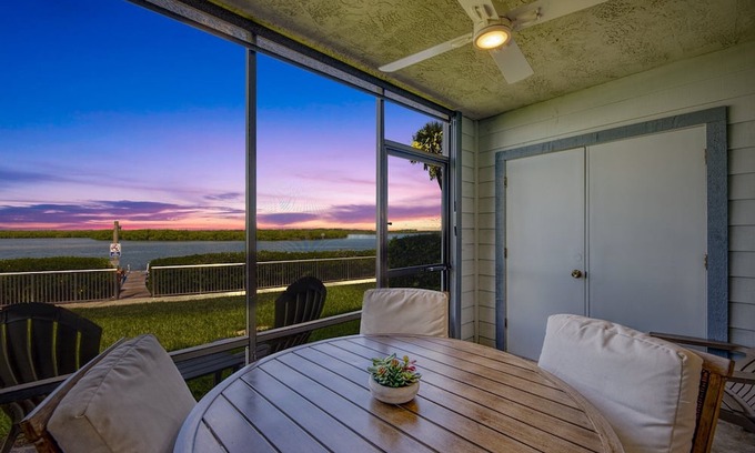 Bethune Beach Eigentumswohnung | Riverfront / Boat Dock / Pool / Walk to Beach / Cedar Island Club