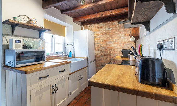 Glentham Hütte | Discover Lincolnshire with a quaint cottage stay.