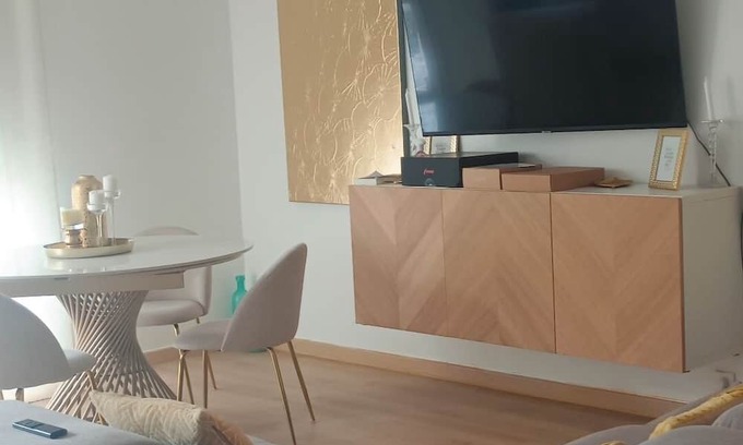 Villeneuve-la-Garenne Wohnung | Detailed description of the accommodation: from the tramway 5 minutes from st Denis station