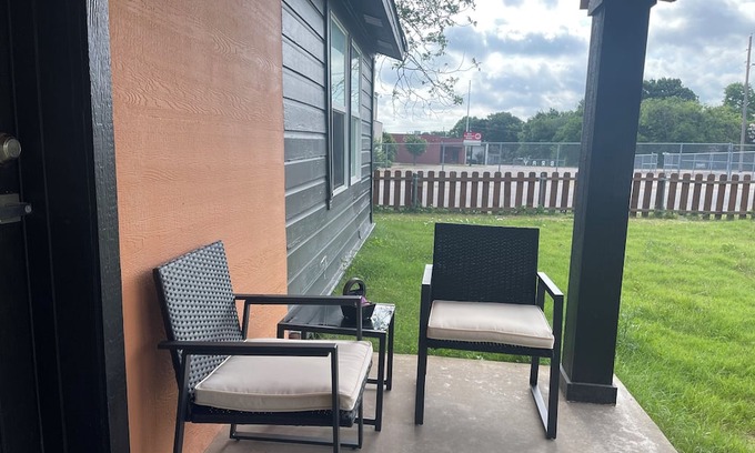 Cedar Hill Haus | Charming 4-bedroom house in delightful Cedar Hill with WiFi, AC
