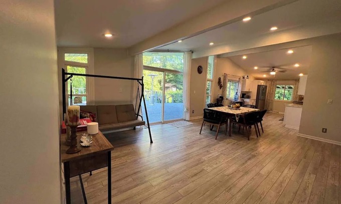 Canton Sonstige | Charming farmhouse ranch - private 2 bed 1 bath - slice of home - shared spaces