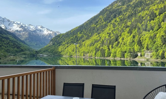 Gabas Wohnung | Apartment with terrace overlooking Lake Fabrèges, sleeps 4