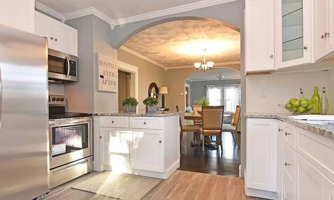 Warwick Haus | Cozy casa in RI. 15 mins from Providence & 5 from airport. Enjoy the summer here