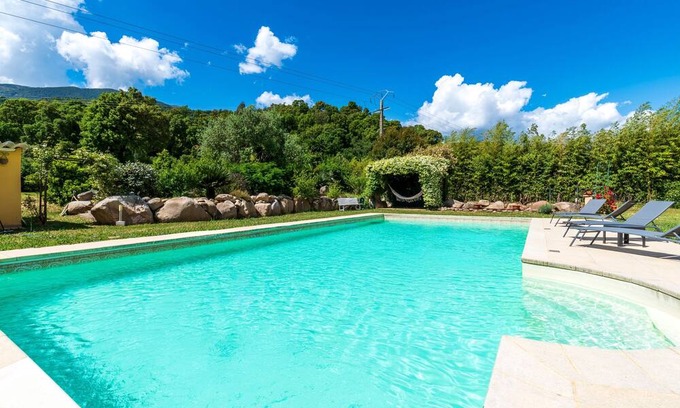 Tavaco Haus | Paravano - maison climatisée avec piscine