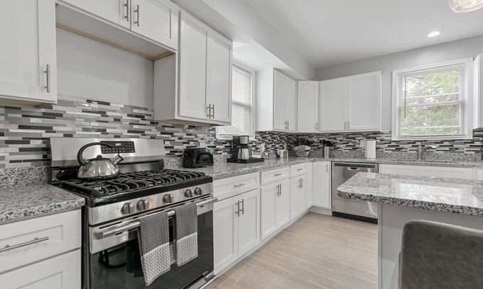 Woodbourne-McCabe Haus | Luxury Stay on Woodbourne